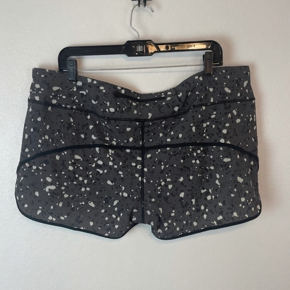 NWT! Smartwool Women's Merino Sport Lined Short Black Composite print Size XL